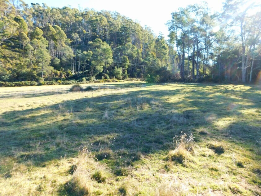 Rare Riverfront Acreage in Historic Mathinna 1.352ha