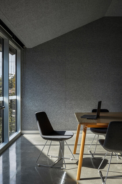 Large Modern Office in a Sought-After Business Precinct