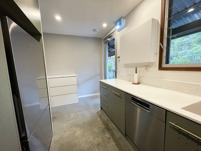 Large Modern Office in a Sought-After Business Precinct