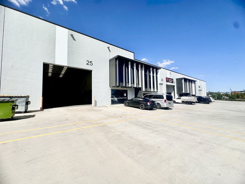 For Sale /Lease BRAND NEW MODERN WAREHOUSE 549 SQM