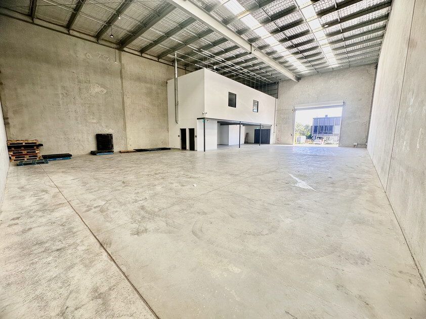 For Sale /Lease BRAND NEW MODERN WAREHOUSE 549 SQM