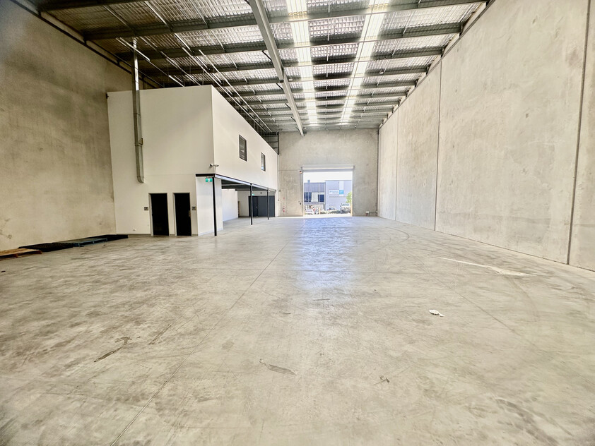 For Sale /Lease BRAND NEW MODERN WAREHOUSE 549 SQM
