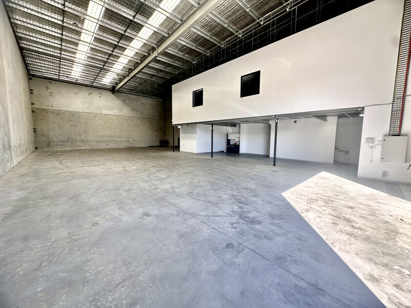 For Sale /Lease BRAND NEW MODERN WAREHOUSE 549 SQM