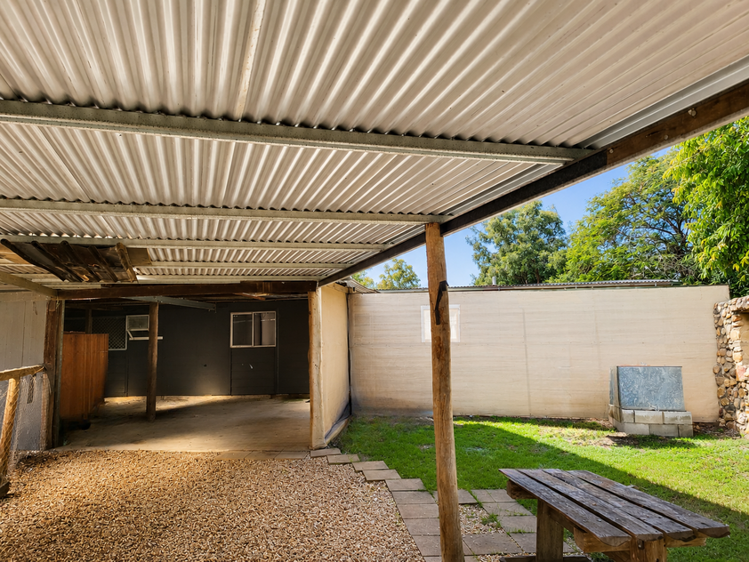 Private Family Retreat on Expansive 3053m² Block with Beautiful Bush Outlook