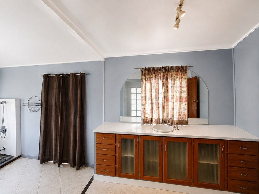 Private Family Retreat on Expansive 3053m² Block with Beautiful Bush Outlook
