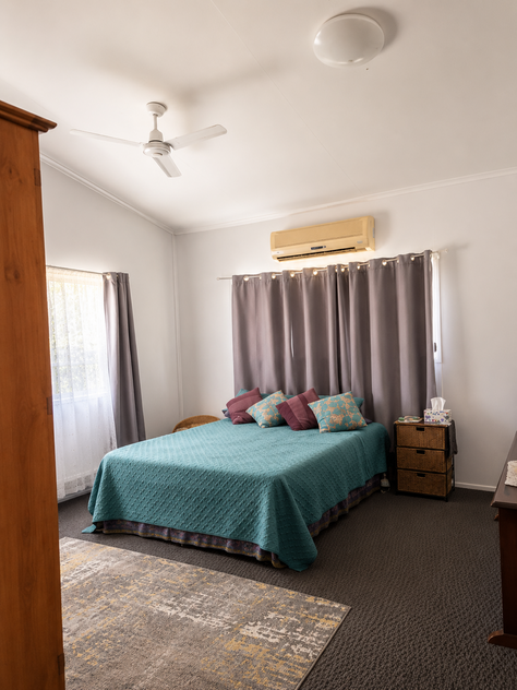 Private Family Retreat on Expansive 3053m² Block with Beautiful Bush Outlook