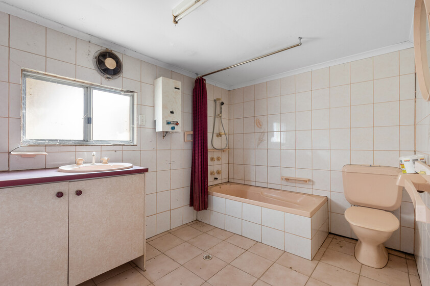 Rare Multi-Use Rural Lifestyle Property with Income Potential. Set on 4 allotments equallying 5 acres all up.