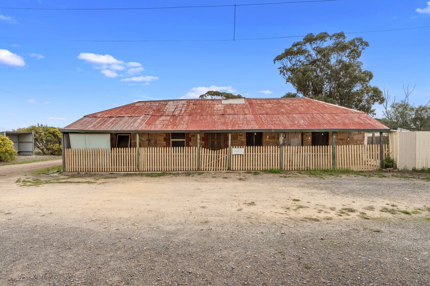 Rare Multi-Use Rural Lifestyle Property with Income Potential. Set on 4 allotments equallying 5 acres all up.