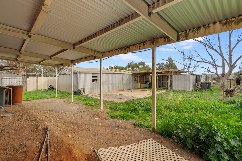 Rare Multi-Use Rural Lifestyle Property with Income Potential. Set on 4 allotments equallying 5 acres all up.