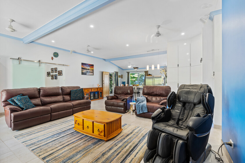 The Ultimate Family All-Rounder: Big Shed, Big Pool, Big Value!