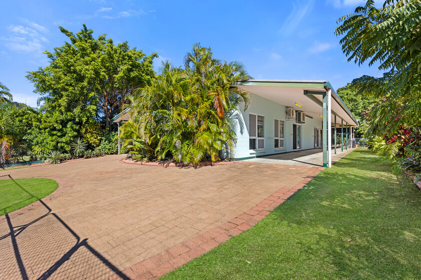 The Ultimate Family All-Rounder: Big Shed, Big Pool, Big Value!
