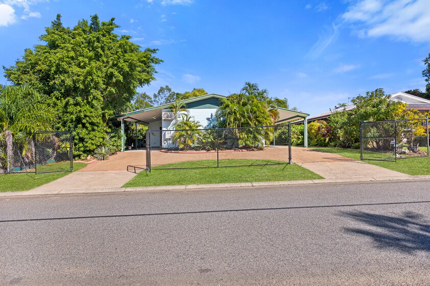 The Ultimate Family All-Rounder: Big Shed, Big Pool, Big Value!