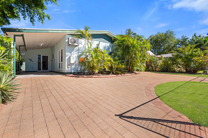 The Ultimate Family All-Rounder: Big Shed, Big Pool, Big Value!