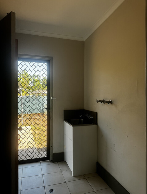 3 bedroom house on 841 square metre block.