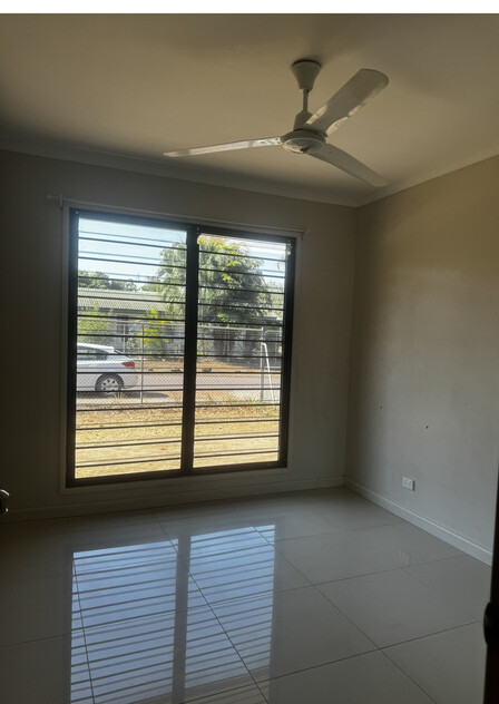 3 bedroom house on 841 square metre block.