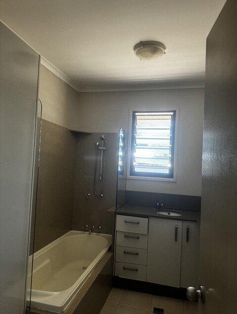 3 bedroom house on 841 square metre block.