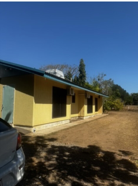 3 bedroom house on 841 square metre block.