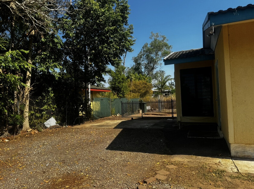 3 bedroom house on 841 square metre block.