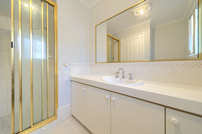 Spacious Family Home 4 x 2