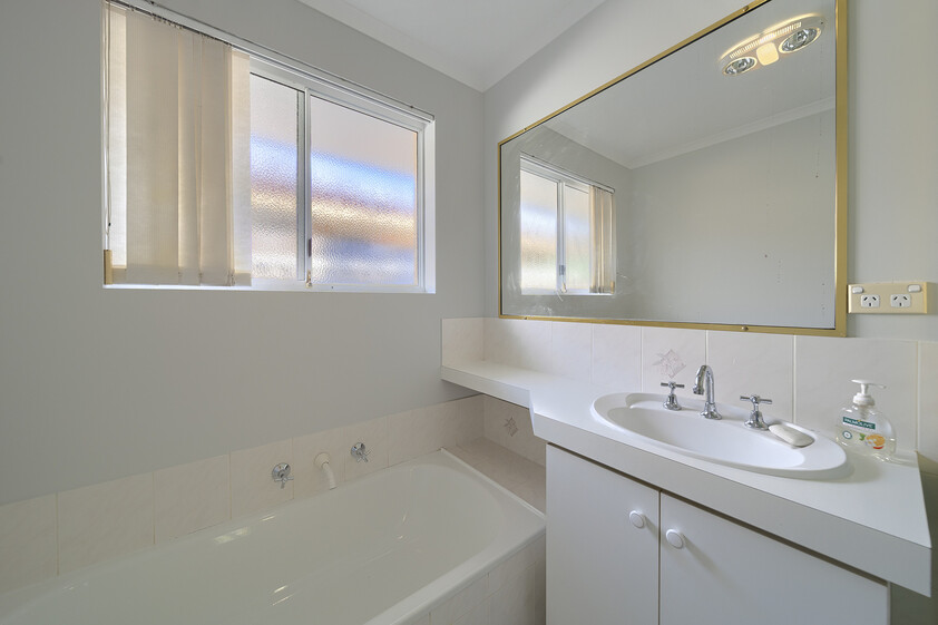 Spacious Family Home 4 x 2
