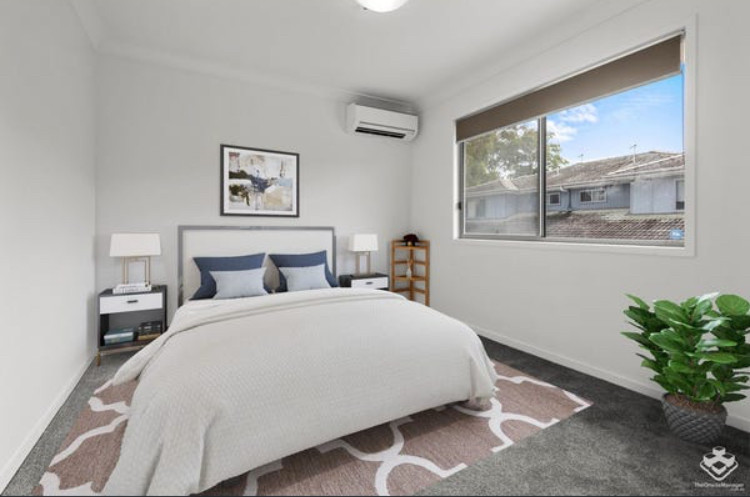 Stylish & spacious townhouse with 4 split air conditioners