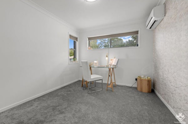 Stylish & spacious townhouse with 4 split air conditioners