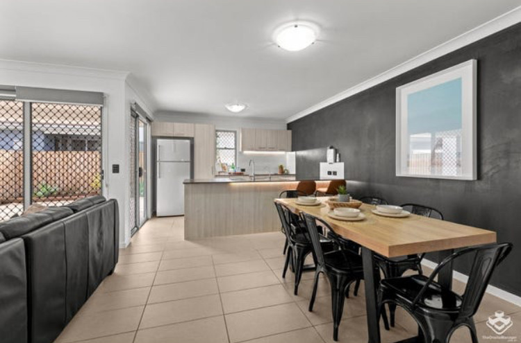Stylish & spacious townhouse with 4 split air conditioners