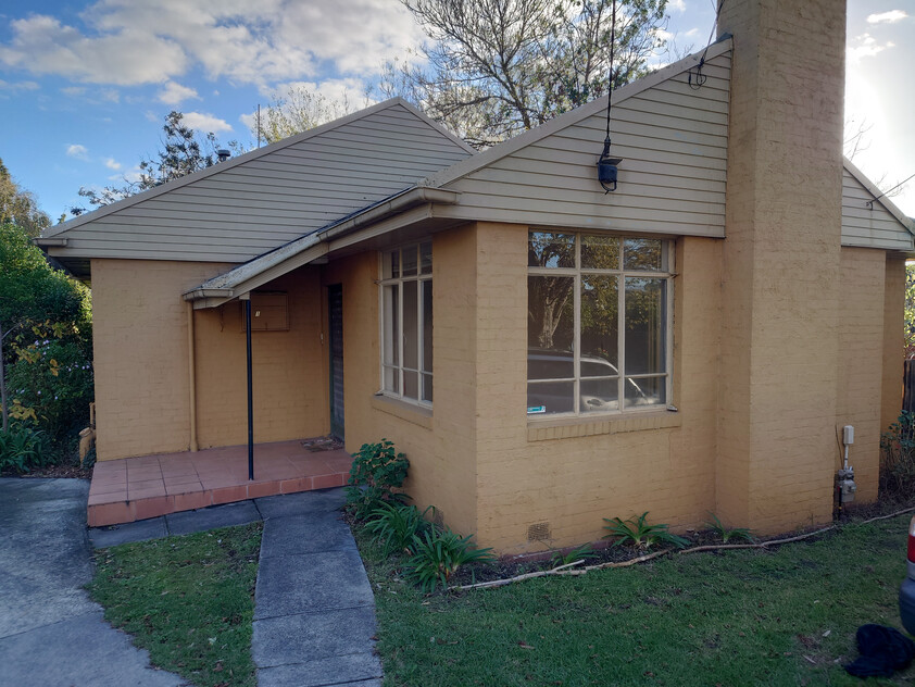 Spacious rennovated 3BR brick house