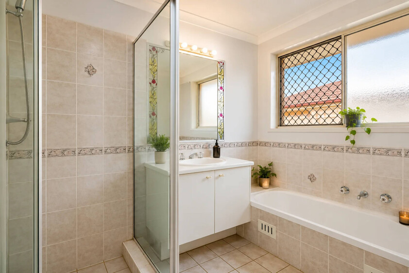 Quiet Corner Block Living Close to Shopping, Transport & Lake Macquarie Lifestyle