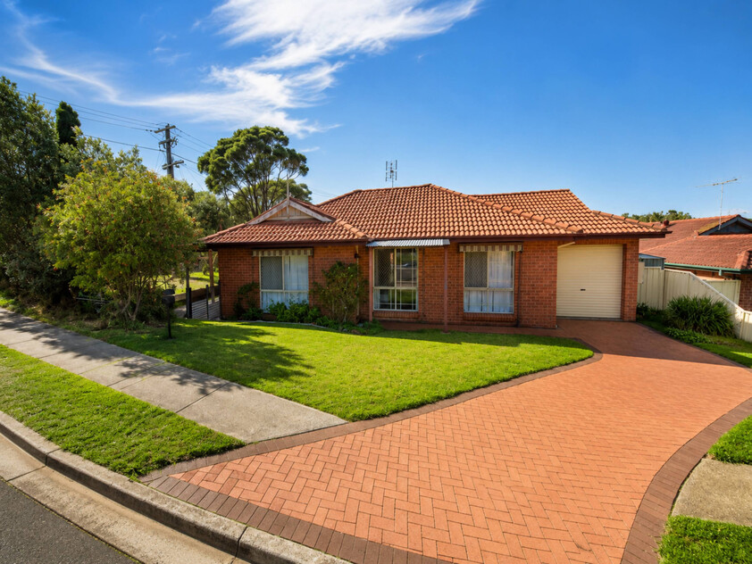 Quiet Corner Block Living Close to Shopping, Transport & Lake Macquarie Lifestyle