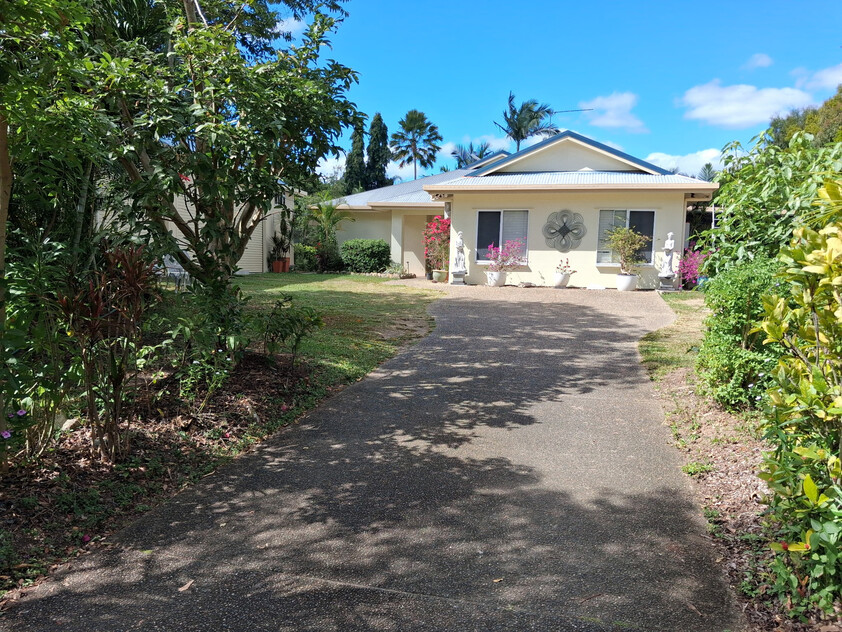 Spacious Tropical 6 Bedroom, High Commercial Garage, Dual Living & Income Potential, 1,314m² | $898,000 Asking Price