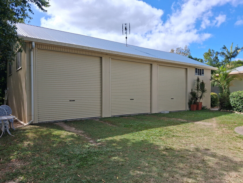 Spacious Tropical 6 Bedroom, High Commercial Garage, Dual Living & Income Potential, 1,314m² | $898,000 Asking Price