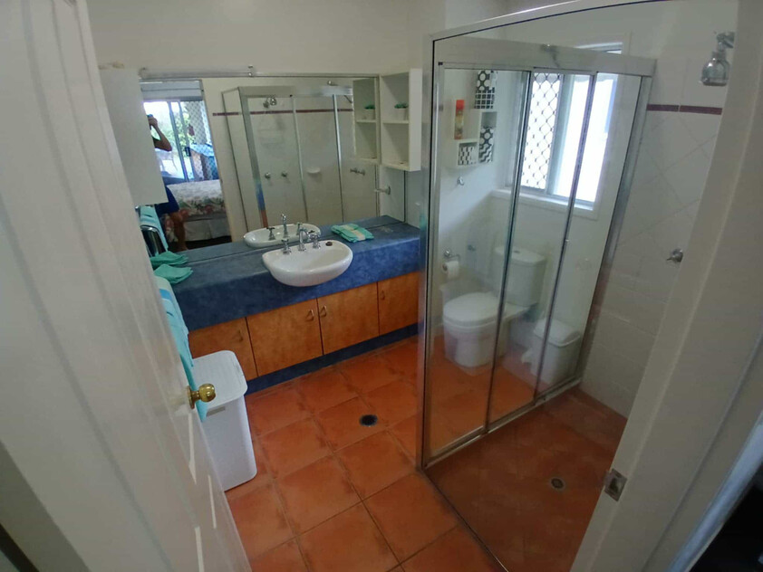 Spacious Tropical 6 Bedroom, High Commercial Garage, Dual Living & Income Potential, 1,314m² | $898,000 Asking Price