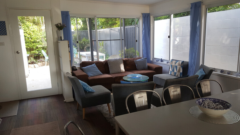 Spacious Tropical 6 Bedroom, High Commercial Garage, Dual Living & Income Potential, 1,314m² | $898,000 Asking Price
