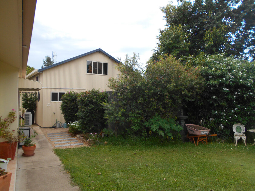 Spacious Tropical 6 Bedroom, High Commercial Garage, Dual Living & Income Potential, 1,314m² | $898,000 Asking Price