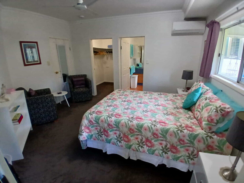 Spacious Tropical 6 Bedroom, High Commercial Garage, Dual Living & Income Potential, 1,314m² | $898,000 Asking Price