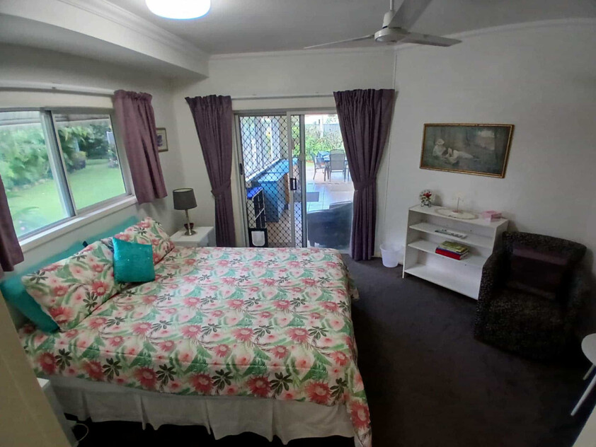 Spacious Tropical 6 Bedroom, High Commercial Garage, Dual Living & Income Potential, 1,314m² | $898,000 Asking Price
