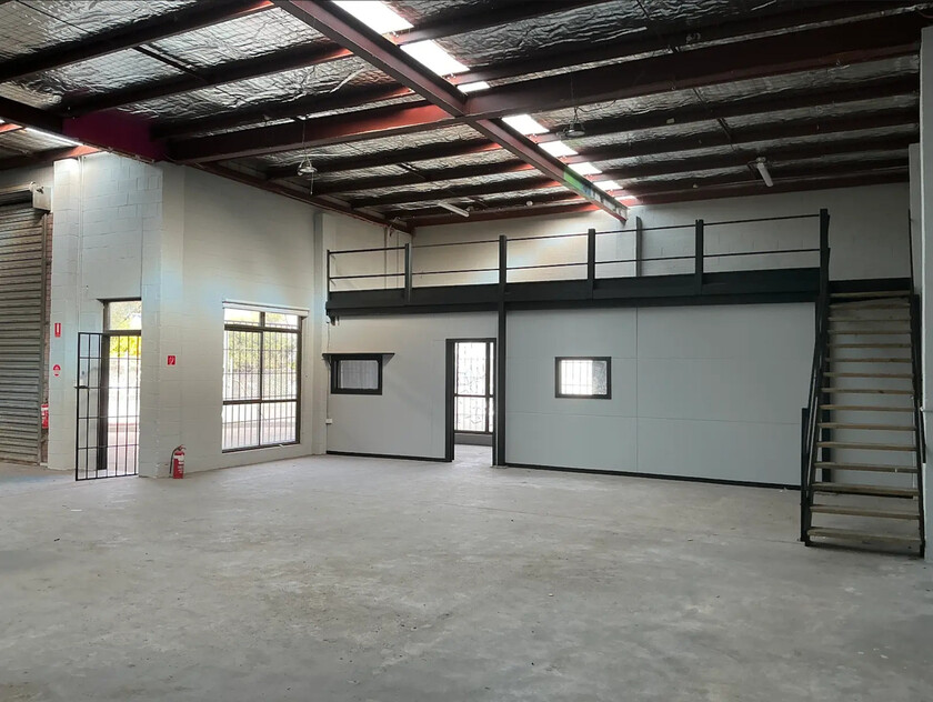 THOMASTOWN FACTORY / WAREHOUSE - STAND ALONE - PRIME LOCATION