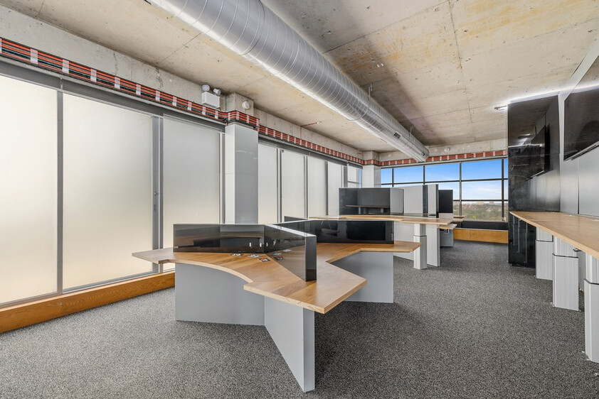CORPORATE HQ WITH HARBOUR BRIDGE VIEWS - BONDI JUNCTION OFFICE TOWER WITH 24/7 SECURITY ACCESS
