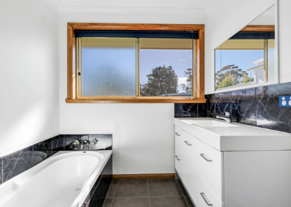 Master-Built Coastal Retreat with Space for Boats, Caravans & the Ultimate East Coast Lifestyle