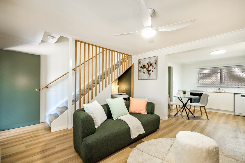2 Bed Town House For sale, fully renovated