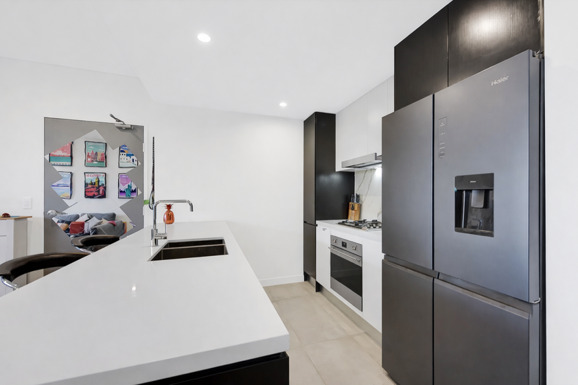 Modern 2-Bedroom Apartment in the Heart of Wolli Creek