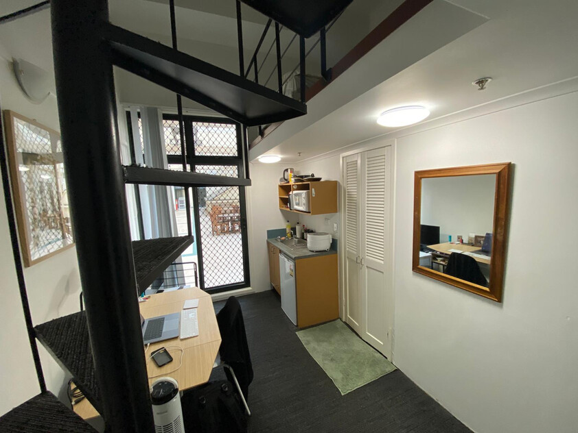 Impeccable, Fresh & Furnished apartment with Private Internal Courtyard Access