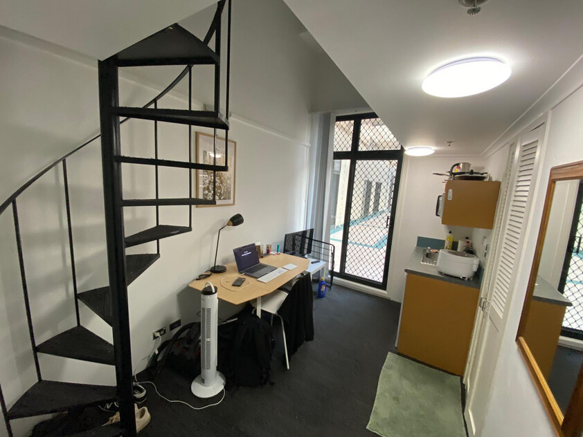 Impeccable, Fresh & Furnished apartment with Private Internal Courtyard Access