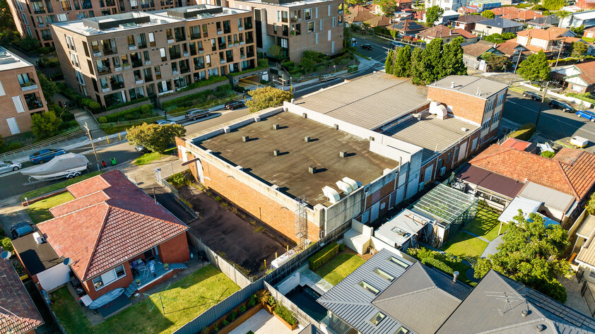 Aprox.1386sqm floor area