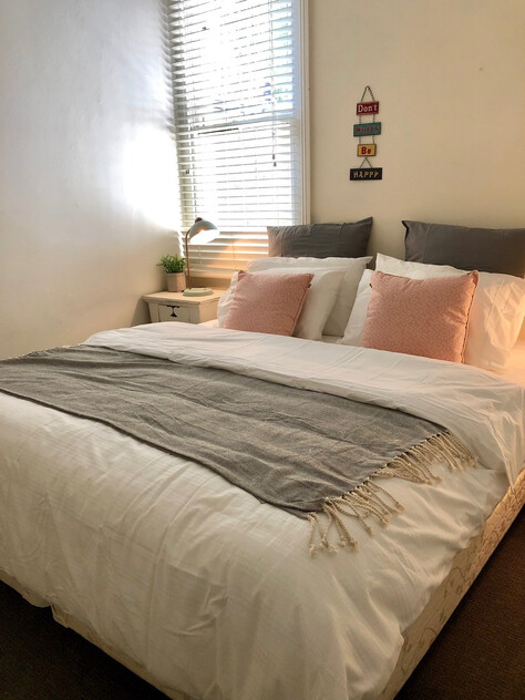 Beautifully Presented Newtown Terrace with Private Courtyard & Air Conditioning