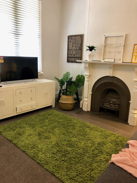 Beautifully Presented Newtown Terrace with Private Courtyard & Air Conditioning