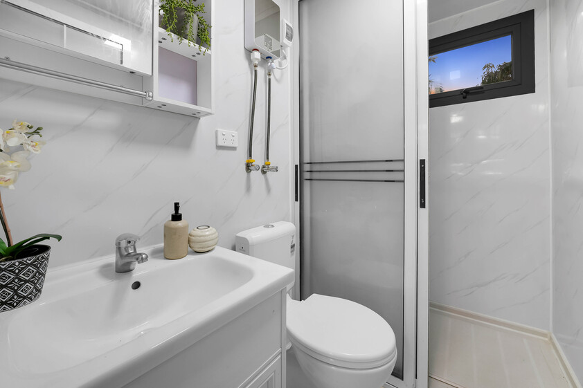 Massive 9-Bedroom Dual-Living Opportunity Multiple Families or High-Yield Investment in Central Logan