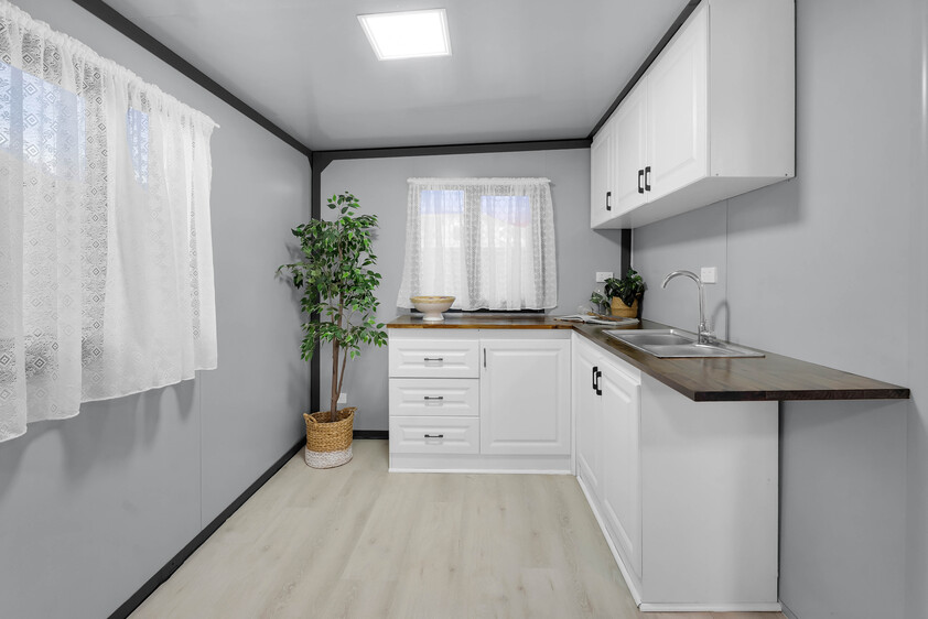 Massive 9-Bedroom Dual-Living Opportunity Multiple Families or High-Yield Investment in Central Logan