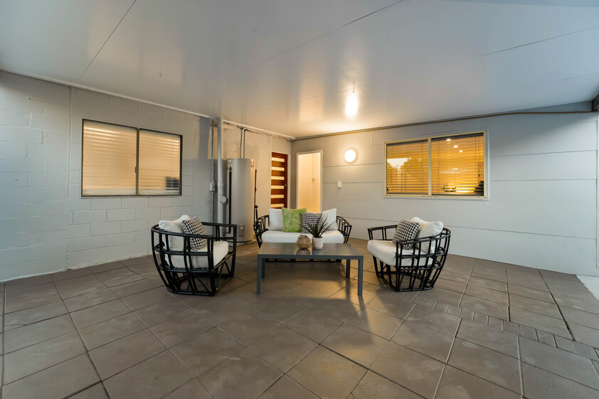 Massive 9-Bedroom Dual-Living Opportunity Multiple Families or High-Yield Investment in Central Logan
